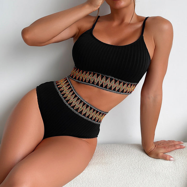 Damen Bikini-Set mit figurbetonendem Rippenmuster und buntem Elastikbund Drune