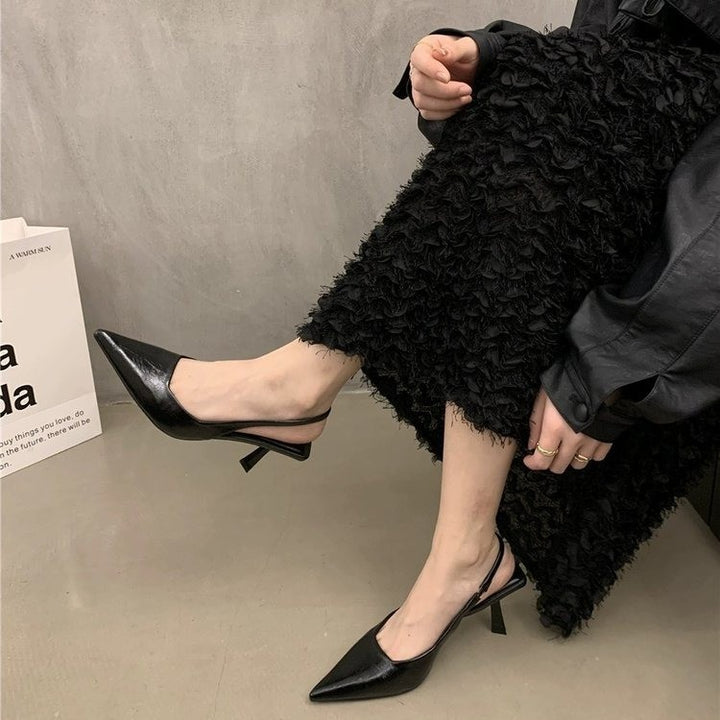 Damen Spitz zulaufende Slingback-Pumps mit niedrigem Stiletto-Absatz und Lackfinish Drune