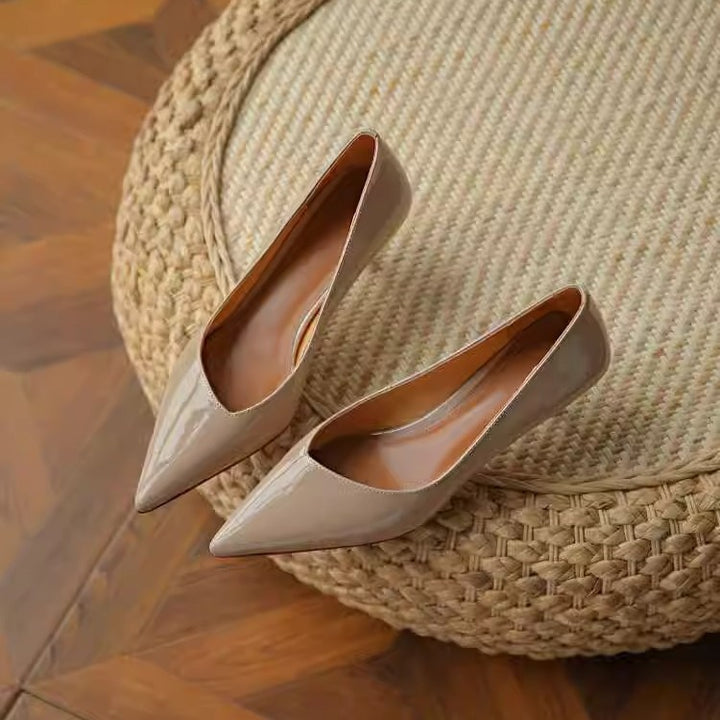 Damen Spitz zulaufende Lack-Pumps mit niedrigem Kittenabsatz Drune