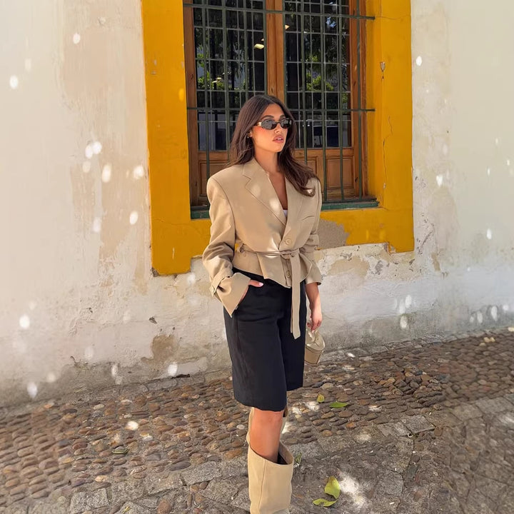 Damen Taillierter Cropped-Blazer mit Bindegürtel und markanter Schulterpartie Drune