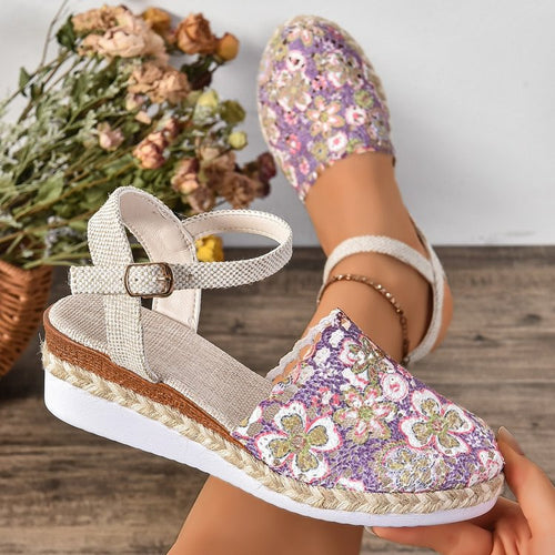 Damen  bestickte Espadrille-Pantoletten mit verstellbarem Knöchelriemen, floraler Häkel-Optik und geflochtenem Jute-Plateau Drune