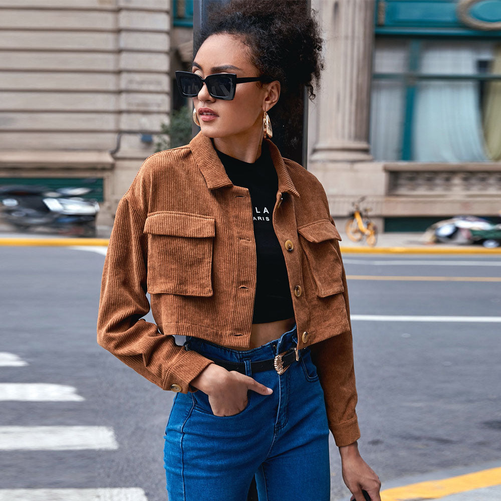 Damen cropped Cordjacke mit aufgesetzten Klappentaschen Hemdkragen und Knopfverschluss Drune