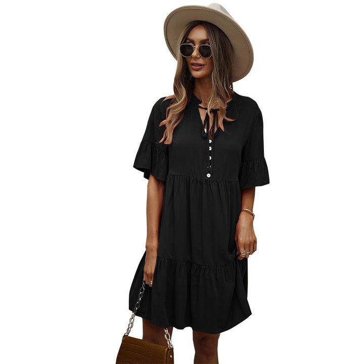 Damen Freizeitliches Kurzarm-Kleid mit femininem Rüschensaum und Knopfleiste Drune