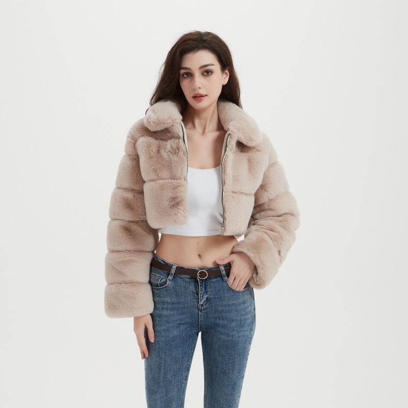 Damen Cropped Kunstpelzjacke mit horizontalen Volumenpaneelen, Steh-Umlegekragen und Reißverschluss Drune