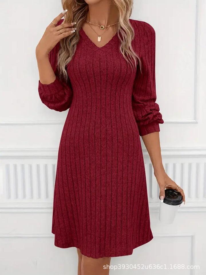 DamenStrickkleid mit V-Ausschnitt und Puffärmeln Drune