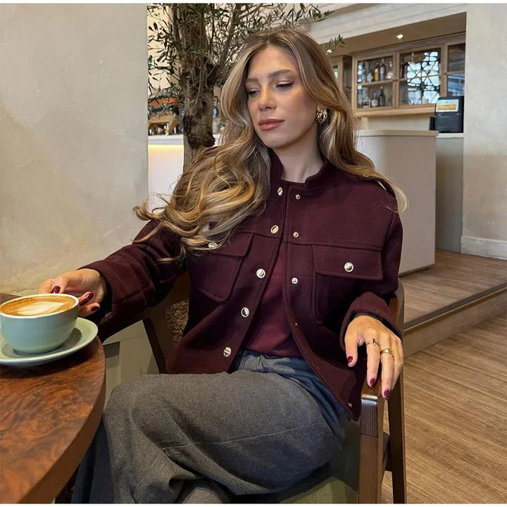 Damen 300+ Boxy Kurzjacke aus Wollmix mit Pattentaschen und goldenen Druckknöpfen Drune