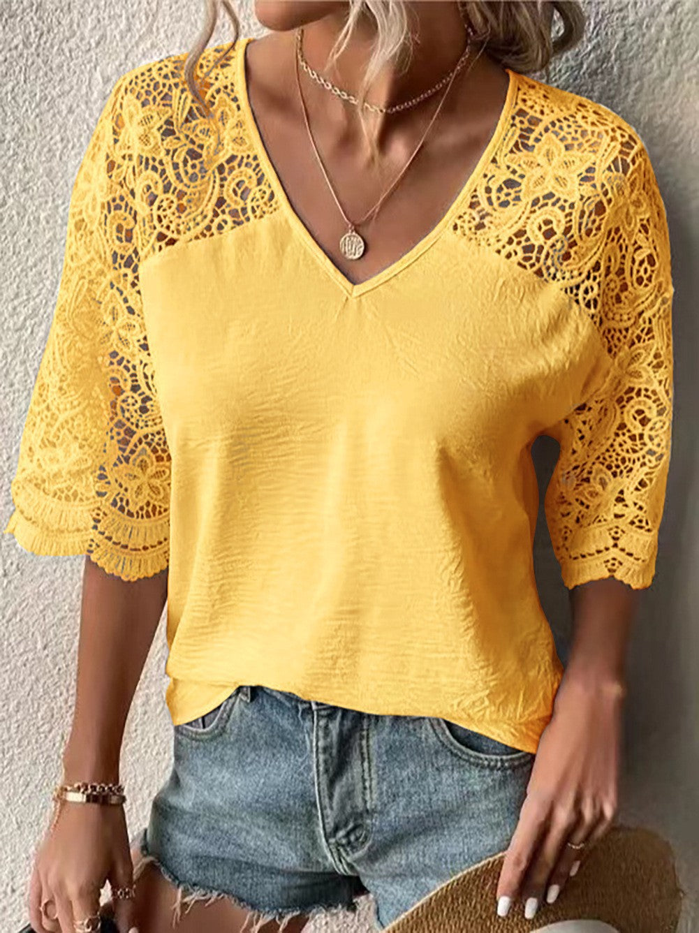 Damen nan V-Ausschnitt-Spitzenbluse mit dreiviertel Häkelärmeln und Knautsch-Optik Drune