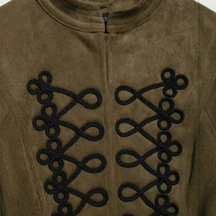 Damen Kurz geschnittene Wildlederjacke im Military‑Look mit Stehkragen und dekorativer Kordelfrosch‑Applikation Drune