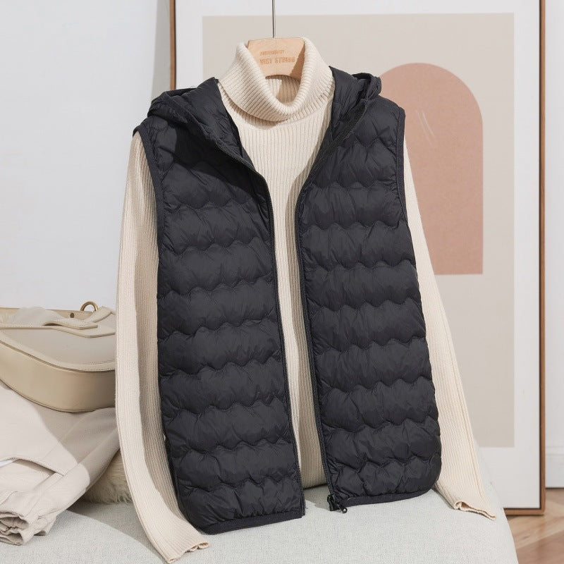 Damen Ultraleichte Kapuzen-Steppweste mit ergonomischer Wellensteppung und kompaktem Packformat Drune