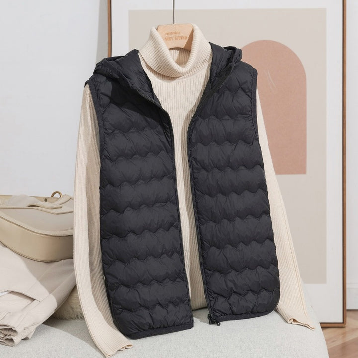 Damen Ultraleichte Kapuzen-Steppweste mit ergonomischer Wellensteppung und kompaktem Packformat Drune