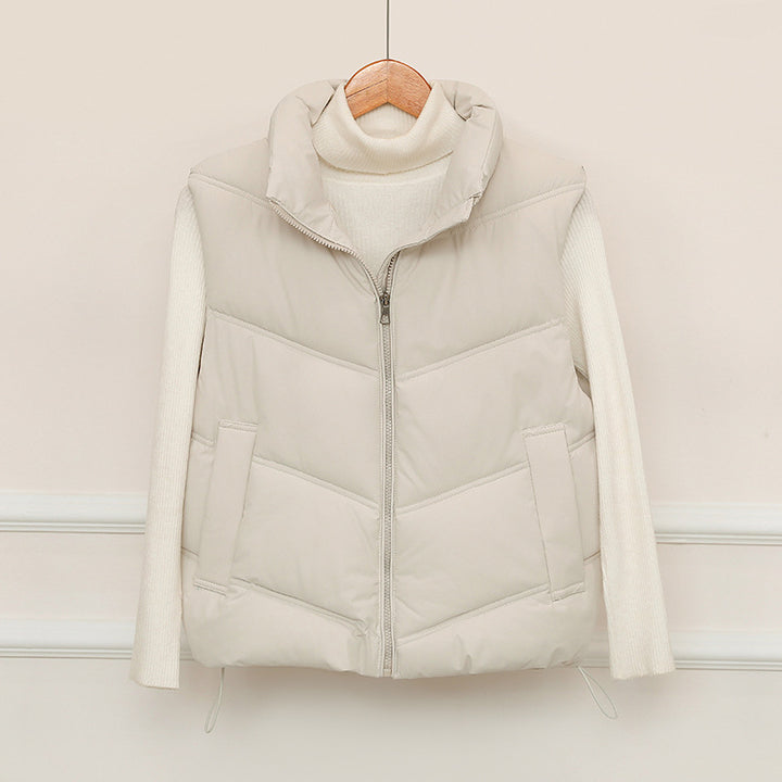 Damen Kurz geschnittene Puffer‑Steppweste mit V‑Quilt, hohem Stehkragen und Kordelzugsaum Drune