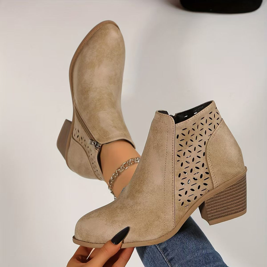 Damen Stiefeletten mit laserperforiertem Blattmuster, Wildlederoptik und mittlerem Blockabsatz Drune