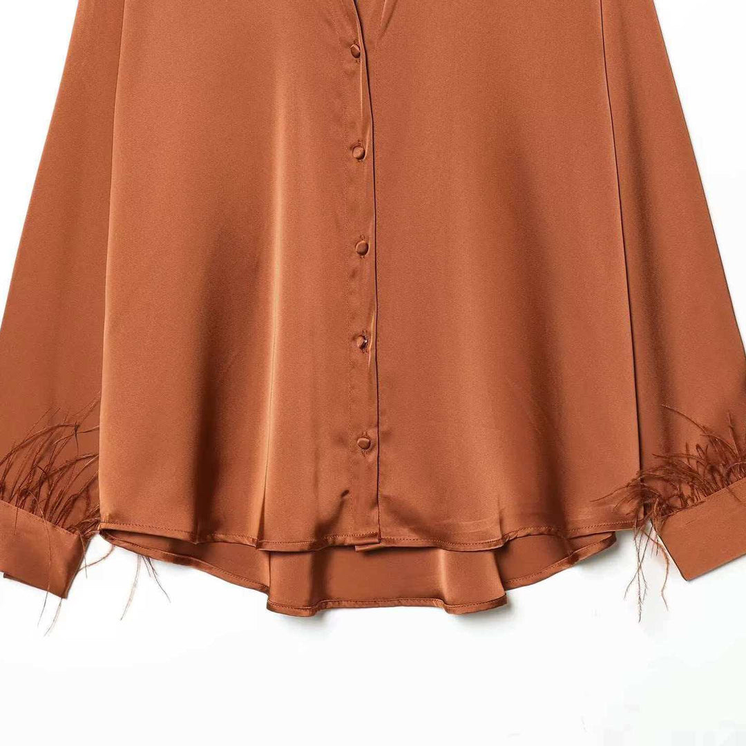 Damen Satinbluse mit eleganten Federverzierungen Drune