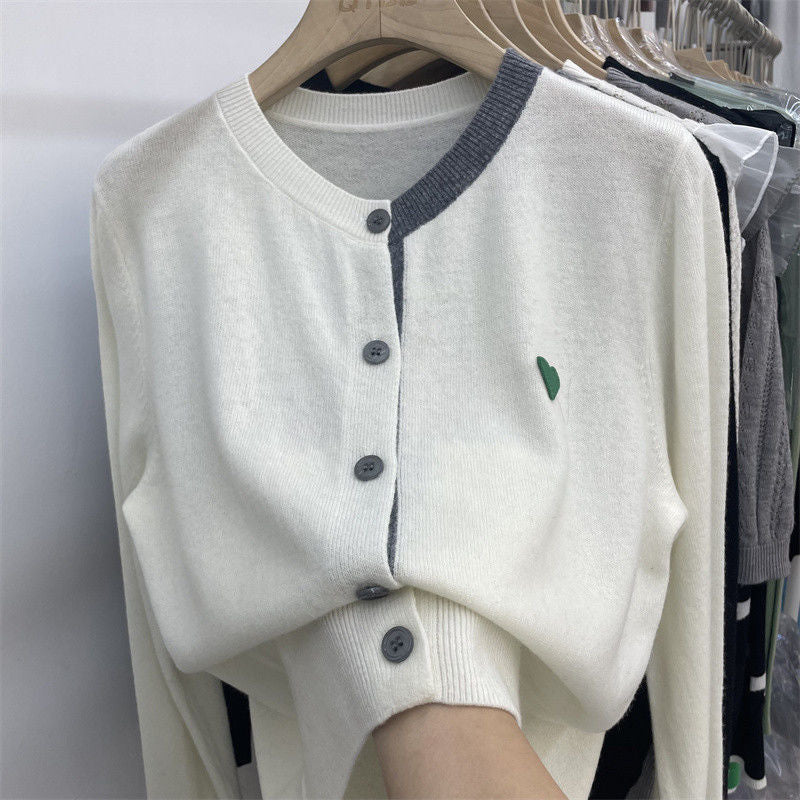 Damen modischer Cardigan aus weichem Strick mit farblich abgesetzten Knöpfen Drune
