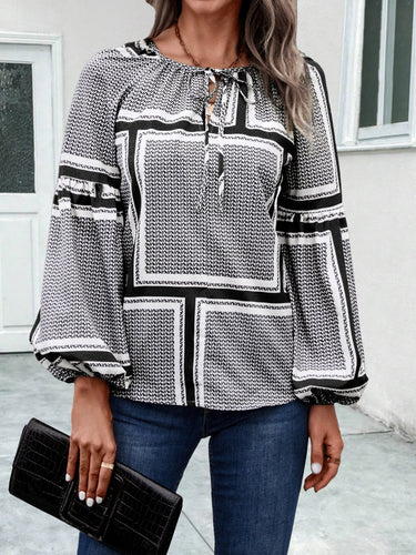 Damen Bluse mit eleganten Rüschendetails und modernem Muster Drune