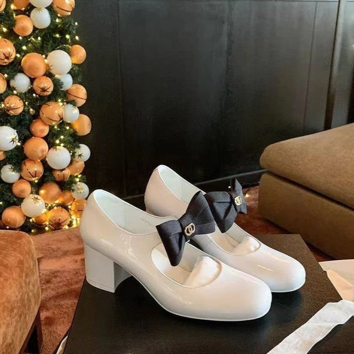 Damen Lack-Ballerinas mit dekorativem Schleifenriemen und gepolstertem Komfortfußbett Drune