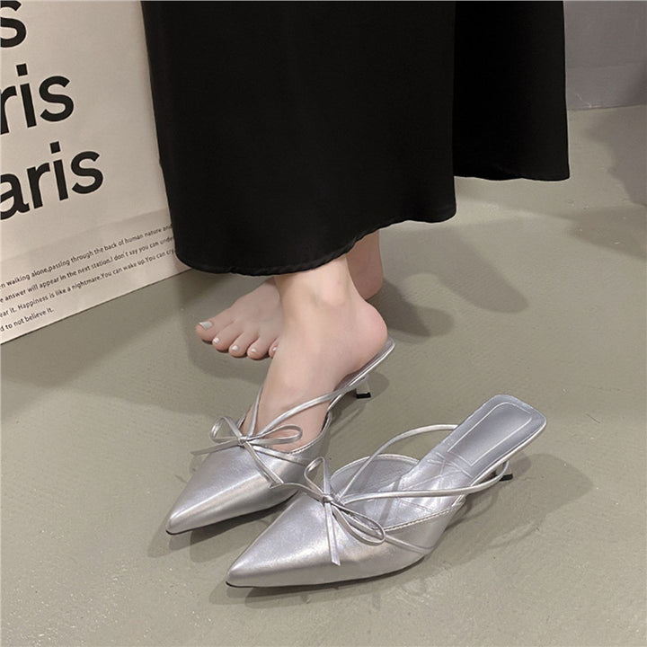 Damen Spitz zulaufende Mules mit feinen Slingback‑Riemchen und Zierschleife Drune