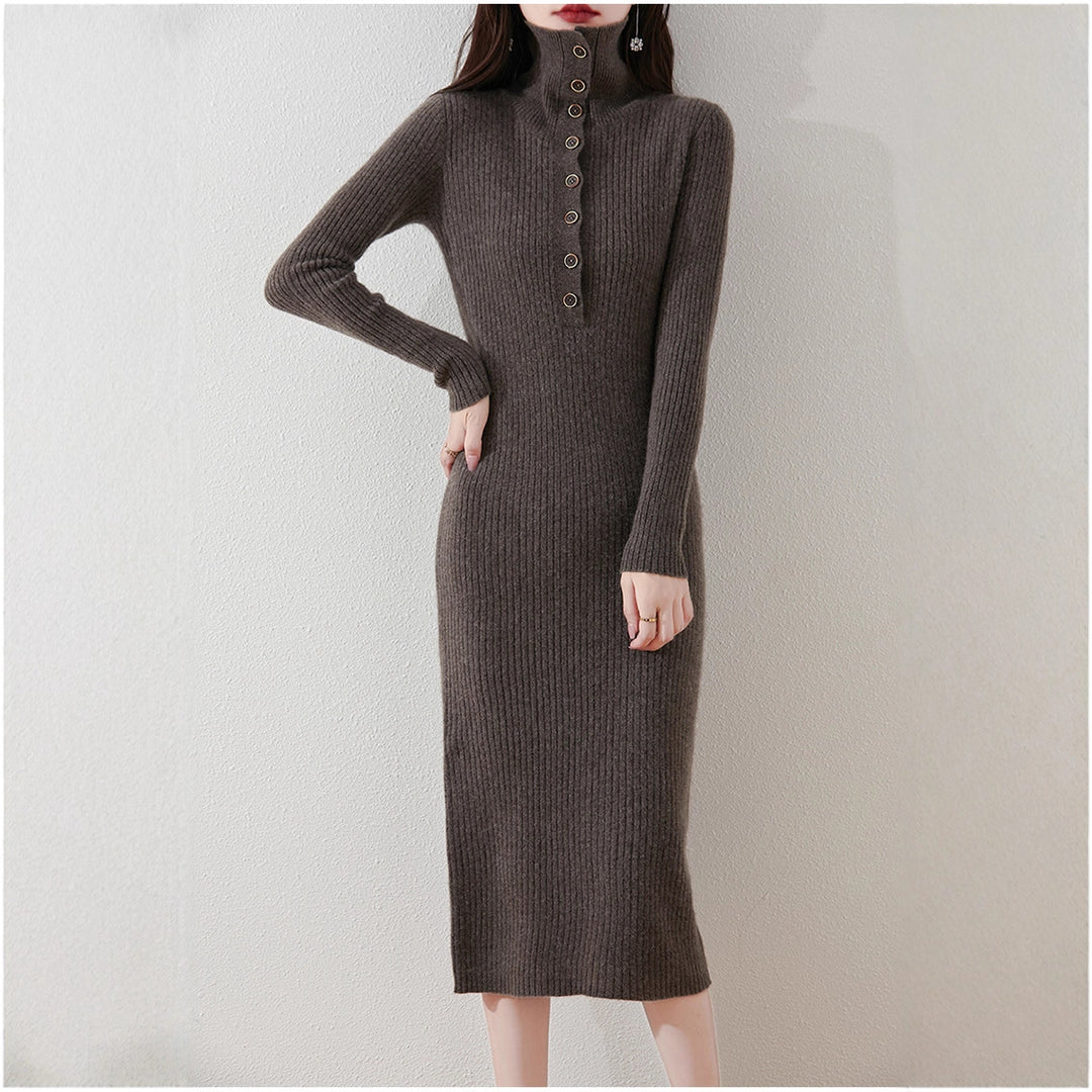 Damen Strickkleid mit hohem Kragen und Knopfdetails Drune