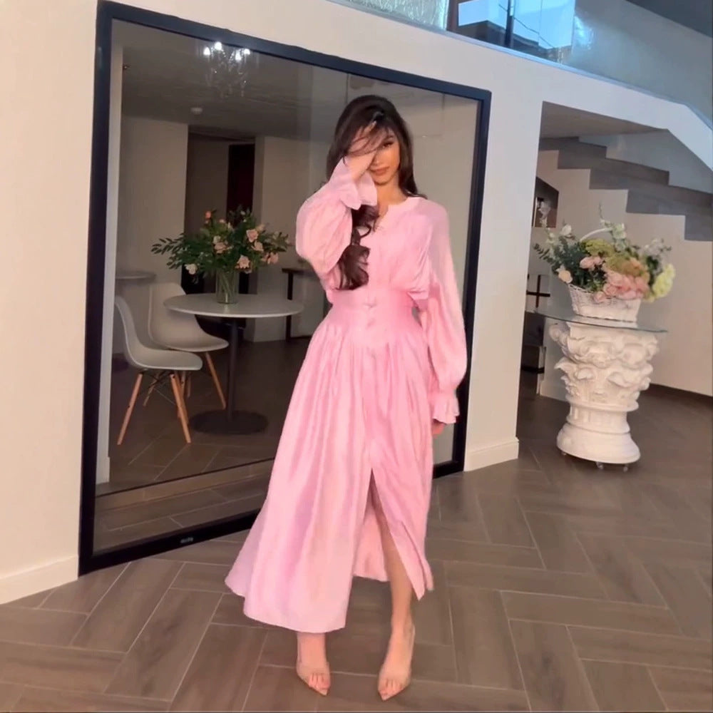 Damen Maxikleid aus Satin mit taillierter Raffung, Stehkragen und vorderem Schlitz Drune