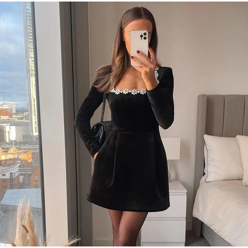 Damen Samt‑Minikleid mit quadratischem Ausschnitt, Perlenblütenbesatz und A‑Linien‑Silhouette Drune