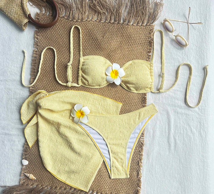 Damen Bandeau-Bikini mit schicker Rüsche und modischem Slip Drune