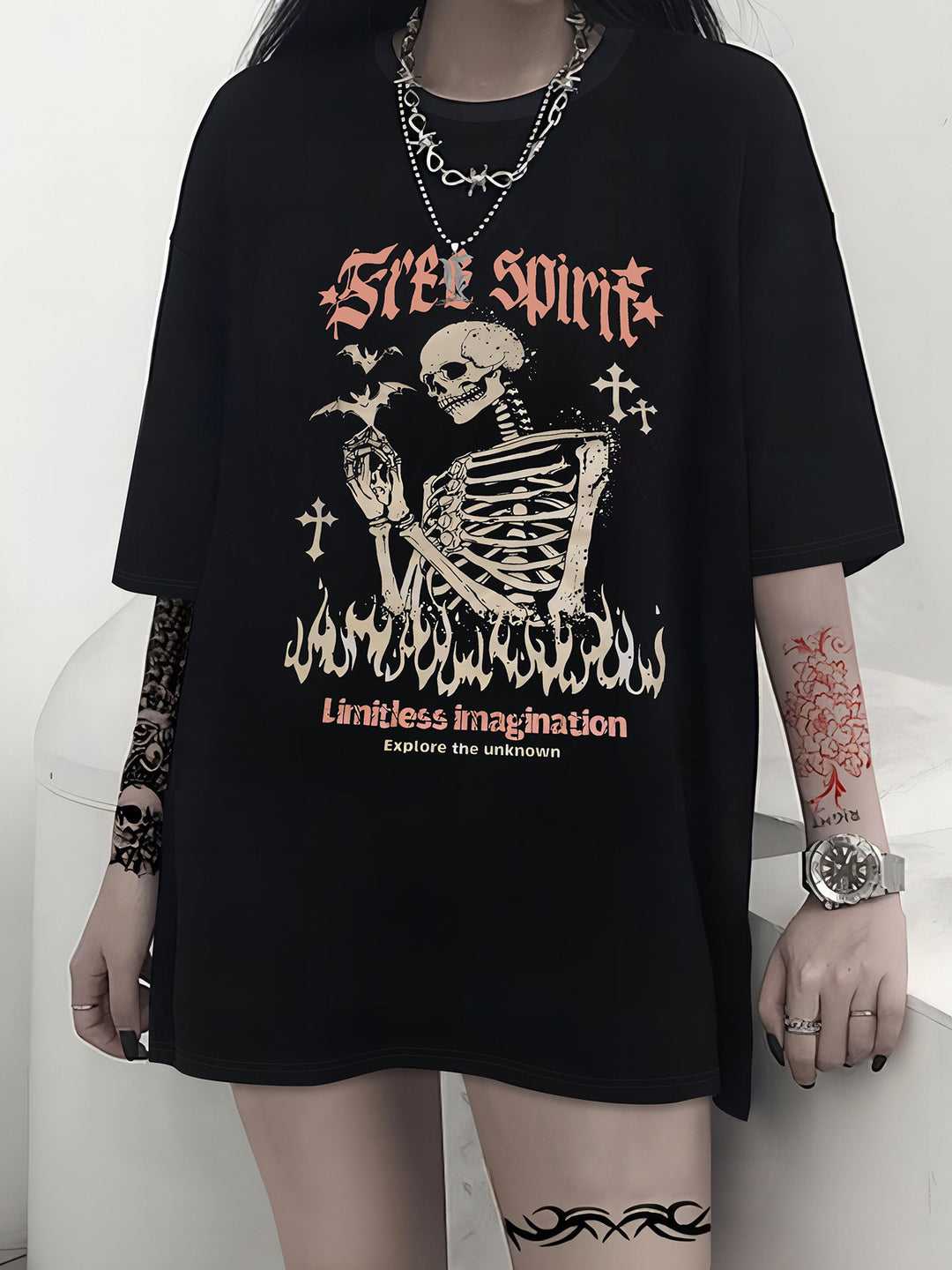 Damen T-Shirt mit künstlerischem Skelettmotiv und einzigartigem Druck Drune