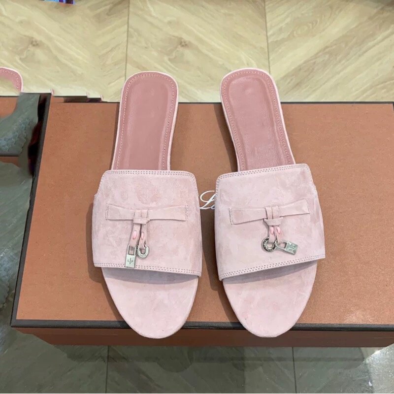 Damen Elegante Slippers aus weichem Wildleder mit dekorativem Riemendesign Drune