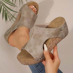 Damen nan Keilsandalette mit Fersenriemen, ergonomischem Fußbett, Korkoptik-Plateau und gepolstertem Zehenbereich Drune