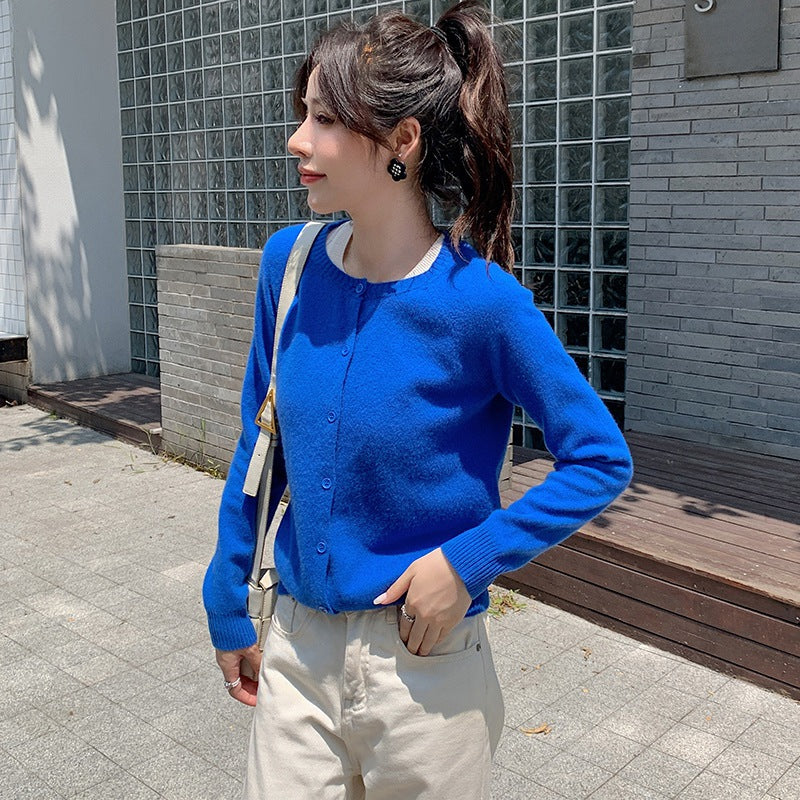 Damen Kurzgeschnittener Feinstrick-Cardigan mit Rundhalsausschnitt und kastiger Passform Drune