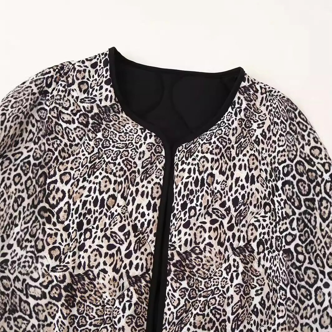 Damen nan gesteppte Kurzjacke mit Leoprint, offenem Rundhalsausschnitt, kontrastpaspel und aufgesetzten Taschen Drune