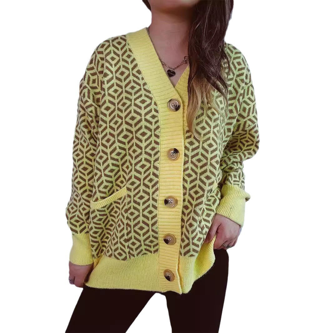 Damen Strickjacke mit geometrischem Muster und goldenem Knopfdetail Drune