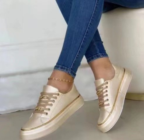 Damen Plateausneaker mit goldener Zierkante und Schmuckketten‑Details Drune