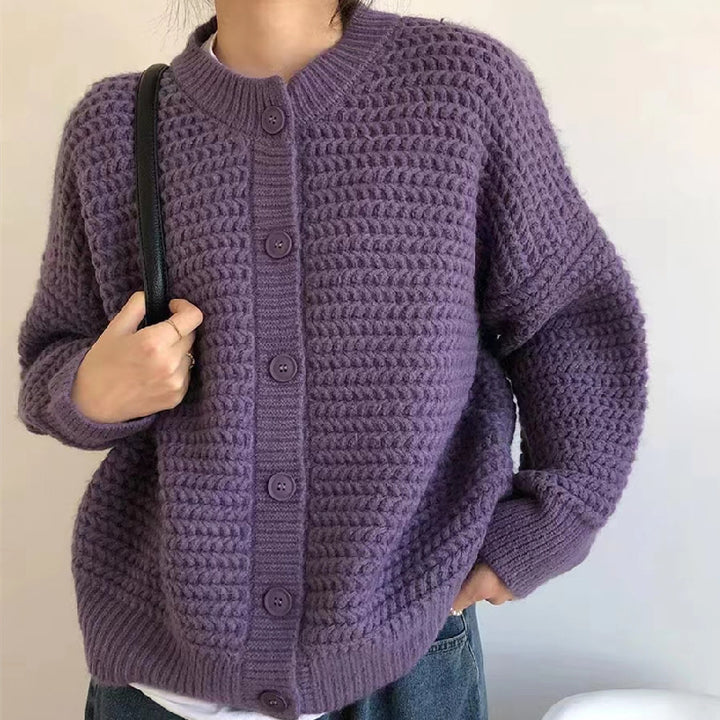 Damen Kuschelige Strickjacke mit kunstvollem Zopfmuster und großen Knöpfen Drune
