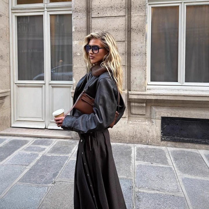 Damen Kurz geschnittene Lederoptik‑Fliegerjacke mit Teddykragen und tailliertem Rippbund Drune