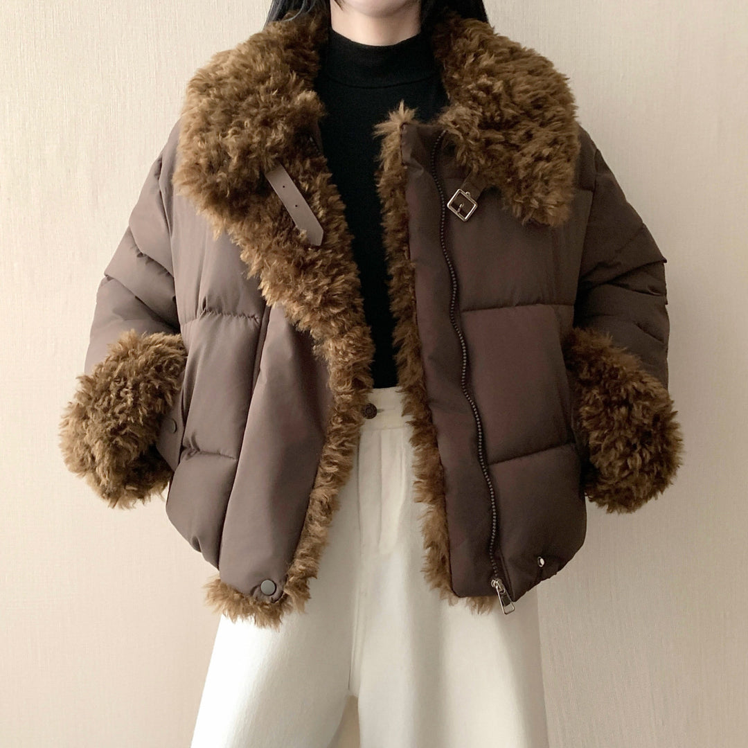 Damen nan kurze Oversize-Pufferjacke mit Teddyfutter, Umlegekragen und Schnallenverschluss Drune