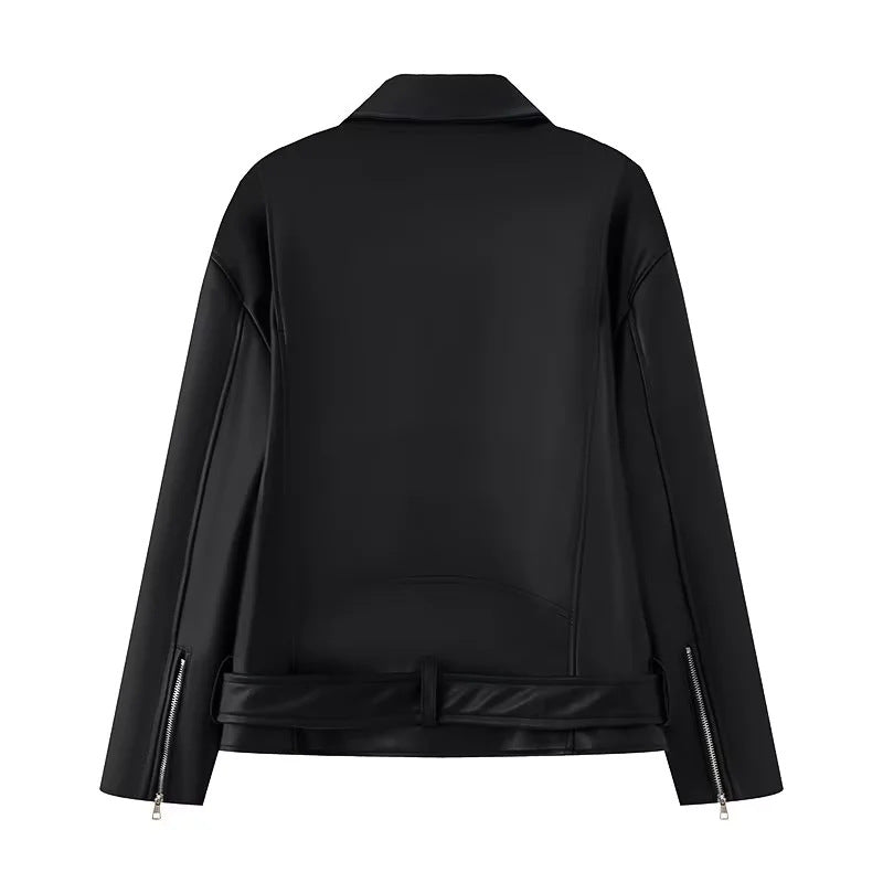 Damen nan asymmetrische Bikerjacke aus veganem Lederimitat mit Schulterklappen, mehreren Reißverschlusstaschen und taillierbarem Gürtel Drune