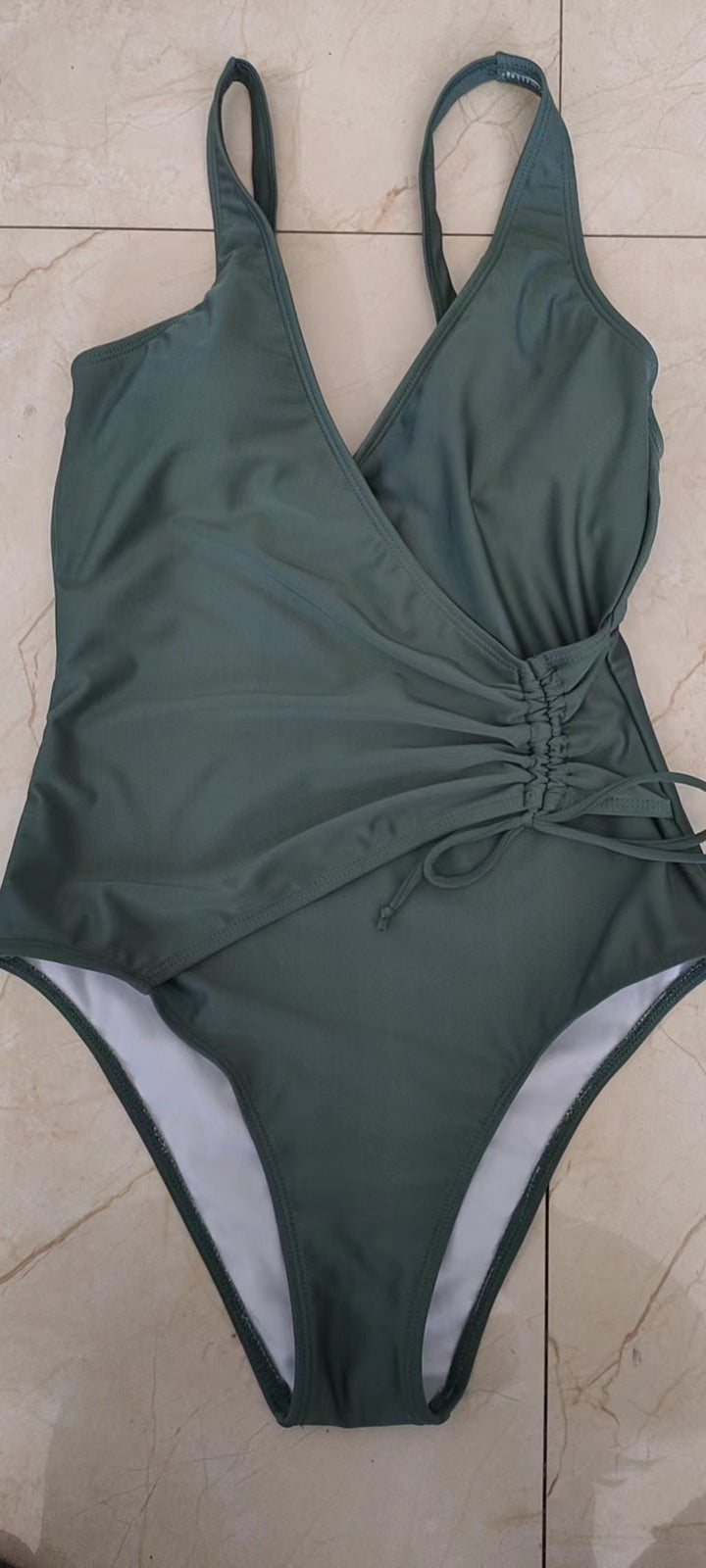Damen Schwimmanzug mit elegantem Wickeldesign und Raffung Drune