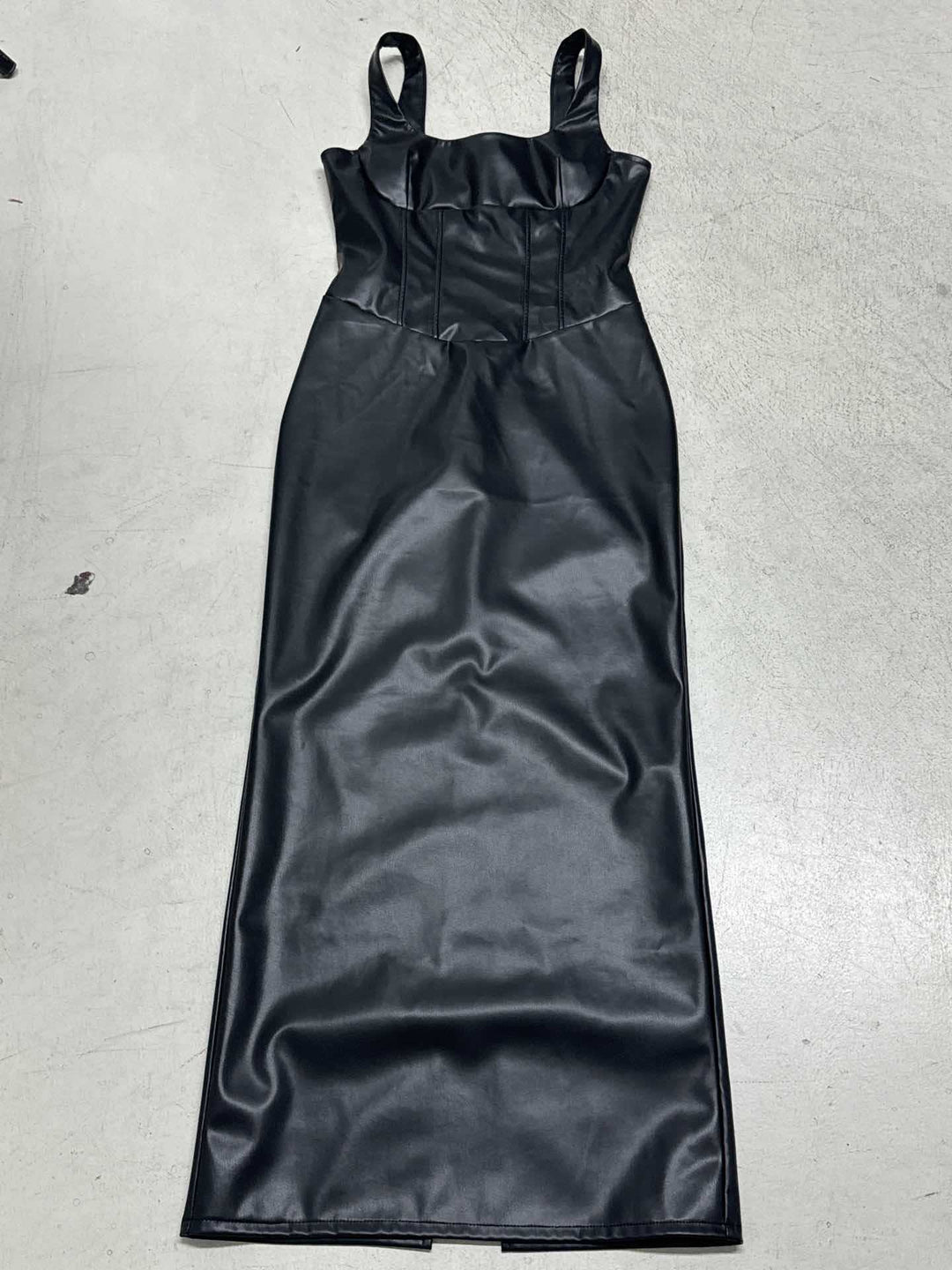 Damen Figurumspielendes Kunstlederkleid mit charmanten Trägern Drune