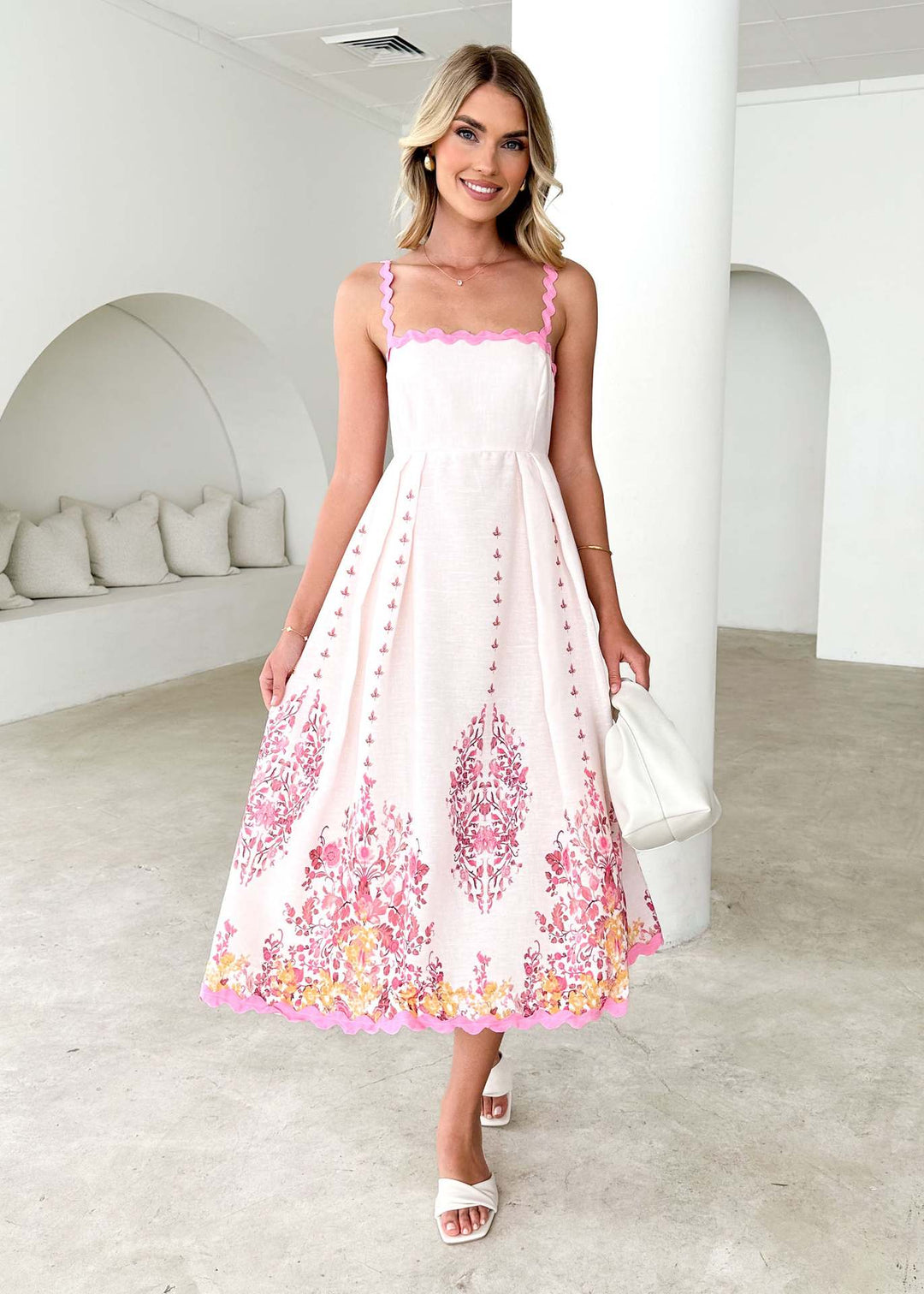 Damen Sommermaxikleid mit floralem Design und Volantabschluss Drune