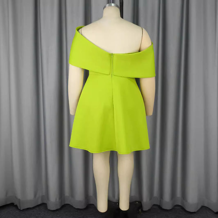 Damen elegantes Minikleid mit asymmetrischem Schnitt und voluminösem Überwurf Drune