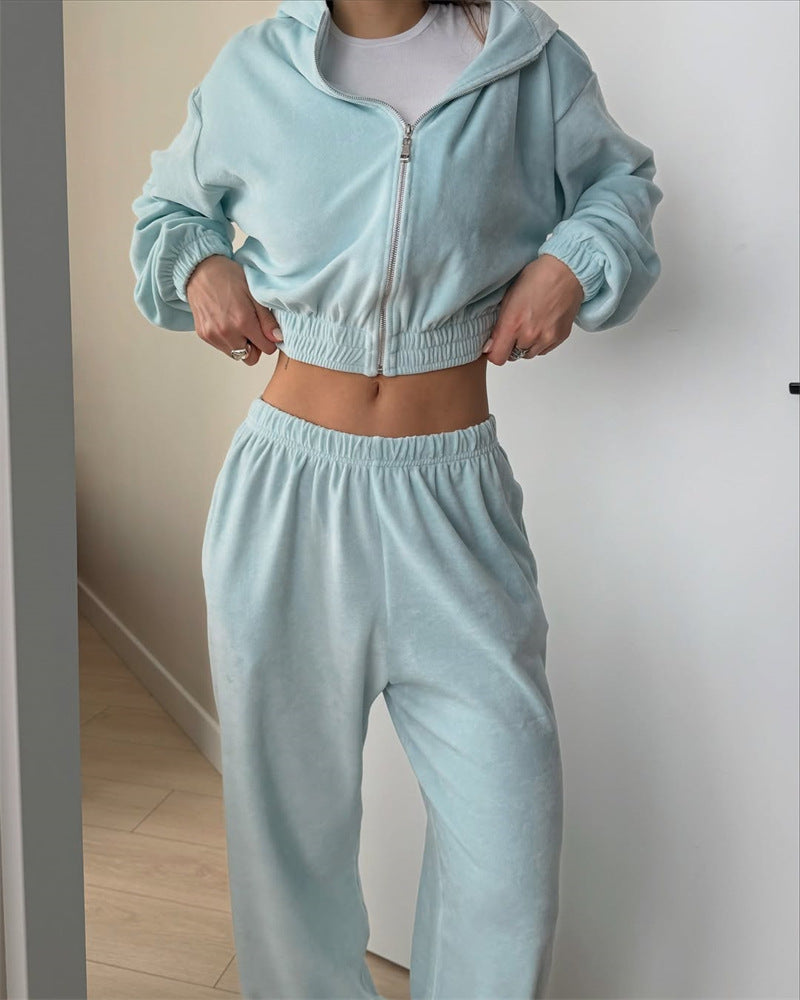 Damen cropped Kapuzen-Zipjacke mit gerafftem Elastiksaum und hochtaillierter Relax-Hose aus softem Sweat Drune