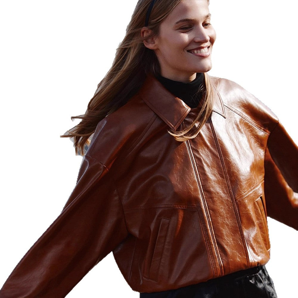 Damen Kurzblouson aus veganem Glattleder mit Boxy‑Silhouette und verdeckter Druckknopfleiste Drune