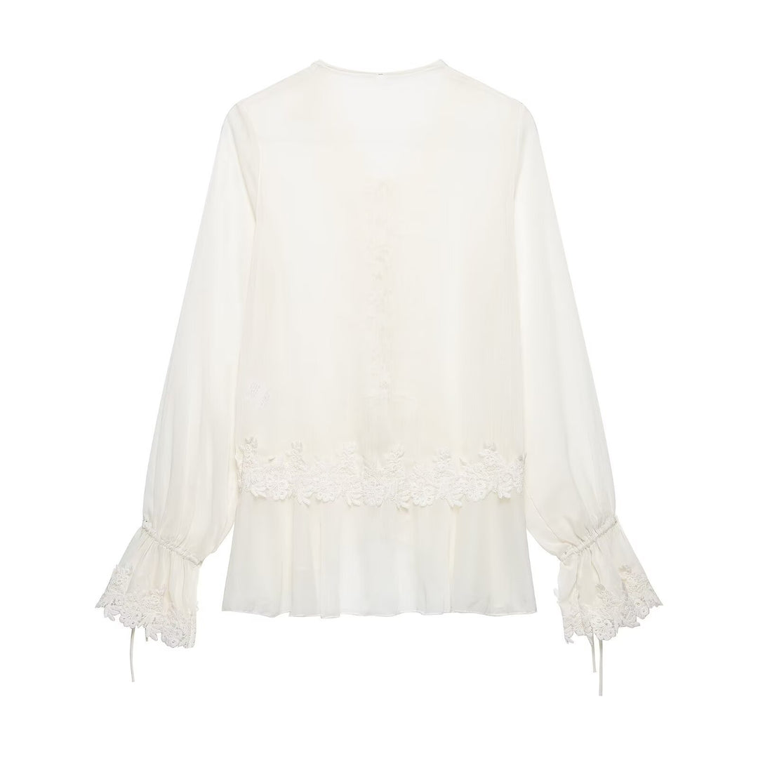 Damen Romantische Chiffonbluse mit Spitzenbesatz, V‑Ausschnitt und Volantstufen Drune