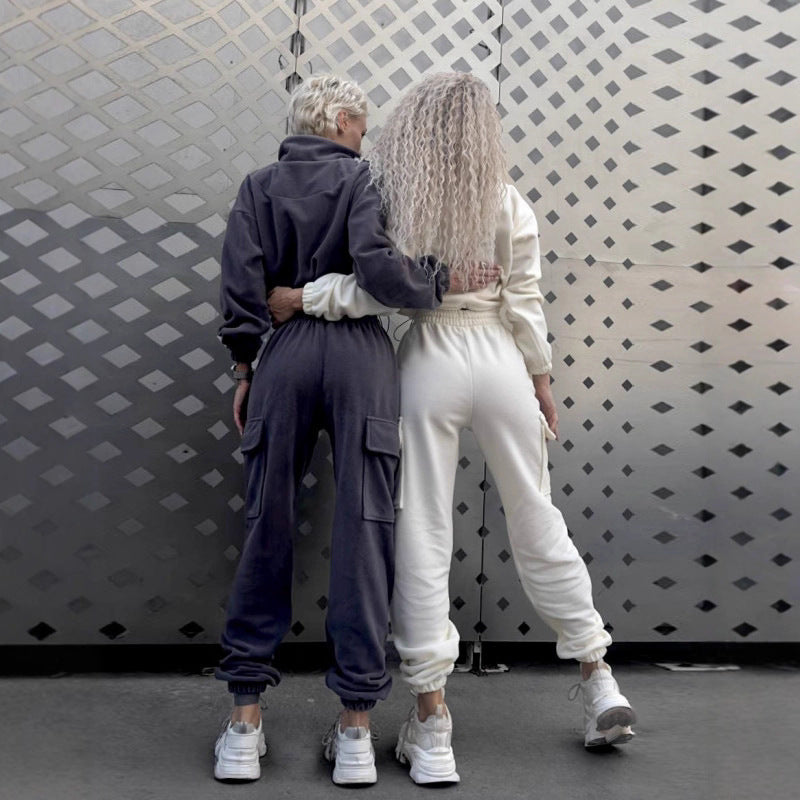Damen komfortabler Freizeitanzug mit Cargo-Hosen und cropped Oberteil Drune