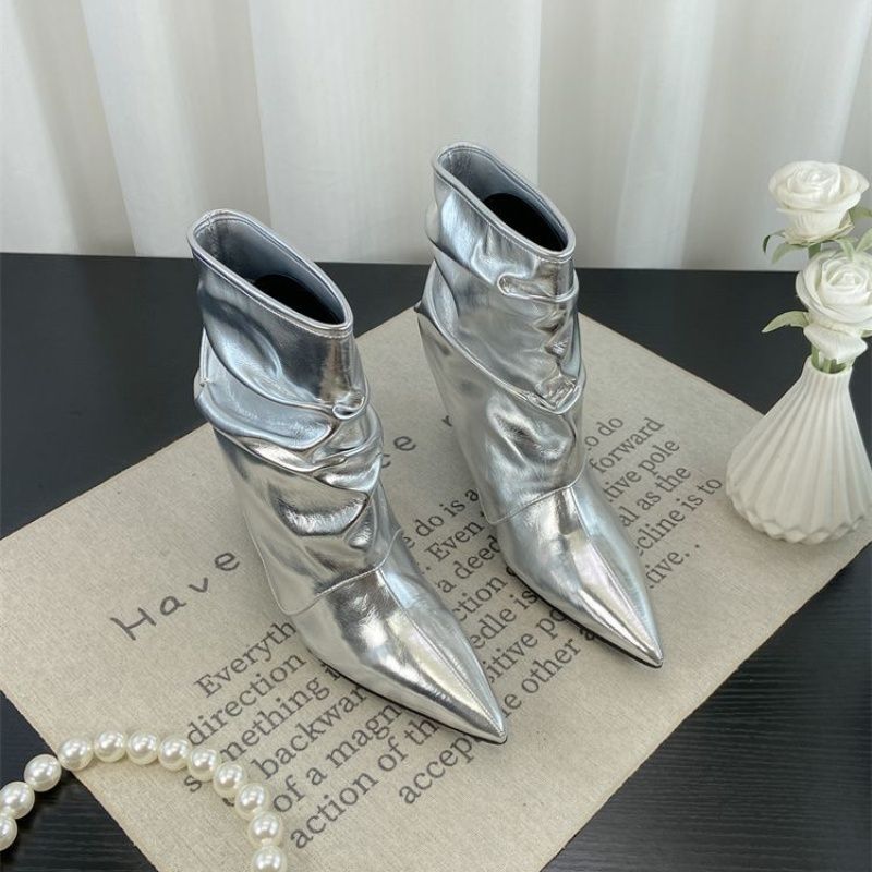 Damen Schlupf-Stiefelette mit gerafftem Schaft und eleganter Spitzkappe Drune