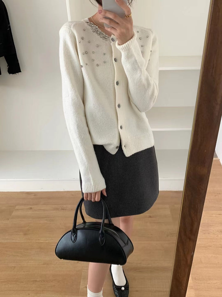 Damen Strickjacke mit eleganten Perlenapplikationen und klassischem Rundhalsausschnitt Drune
