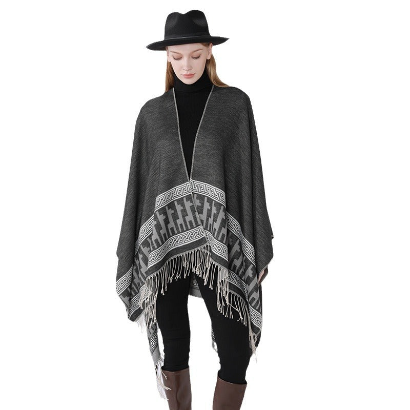 Damen Capeponcho aus feinem Wollmix mit ornamentaler Bordürenkante und Zipfelrand Drune