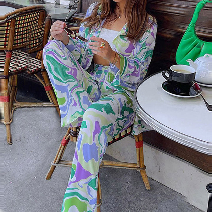 Damen Set mit weiten Hosen und lässiger Bluse im modernen Muster Drune