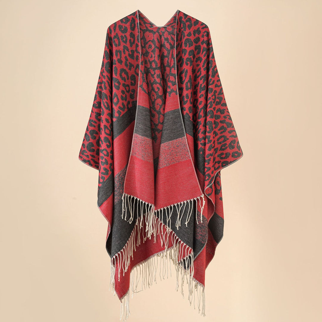 Damen Oversize-Ruana mit Leo-Jacquard, Fransen und weichem Wollmix Drune