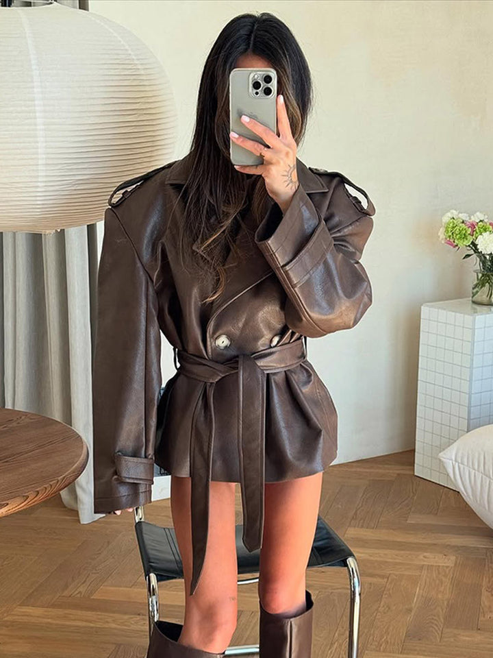 Damen Kurzjacke aus Lederimitat mit Taillengürtel und Oversize‑Schulterpartie Drune